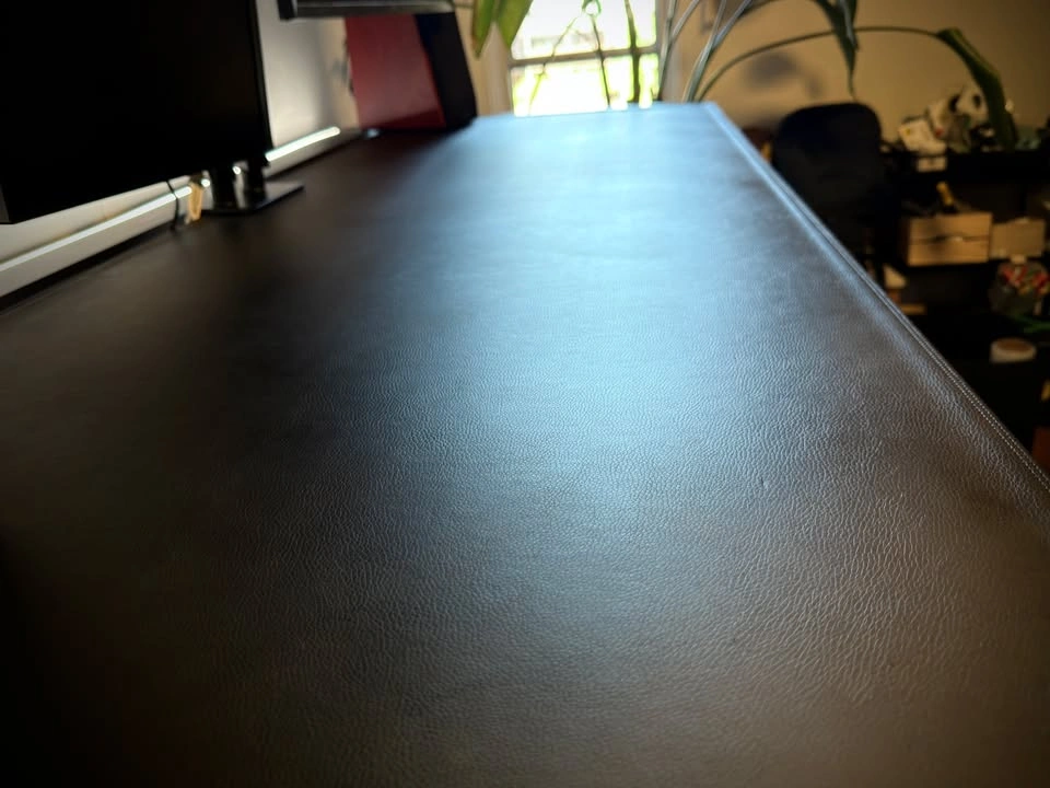 Secret Lab MAGNUS PRO XL Complete Desk Setup - photo 2
