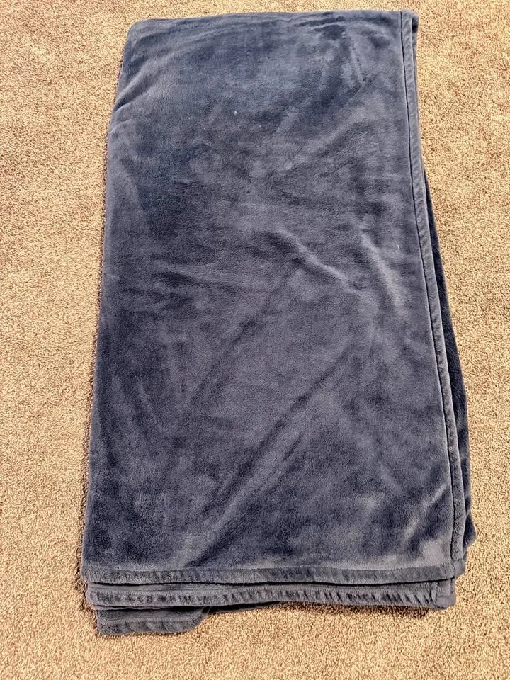 Soft Fleece Blanket – all 3 together -$25 or 10$ each