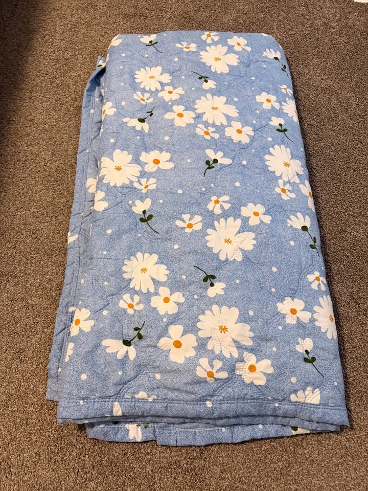 Soft Fleece Blanket – all 3 together -$30 or 15$ each - photo 3