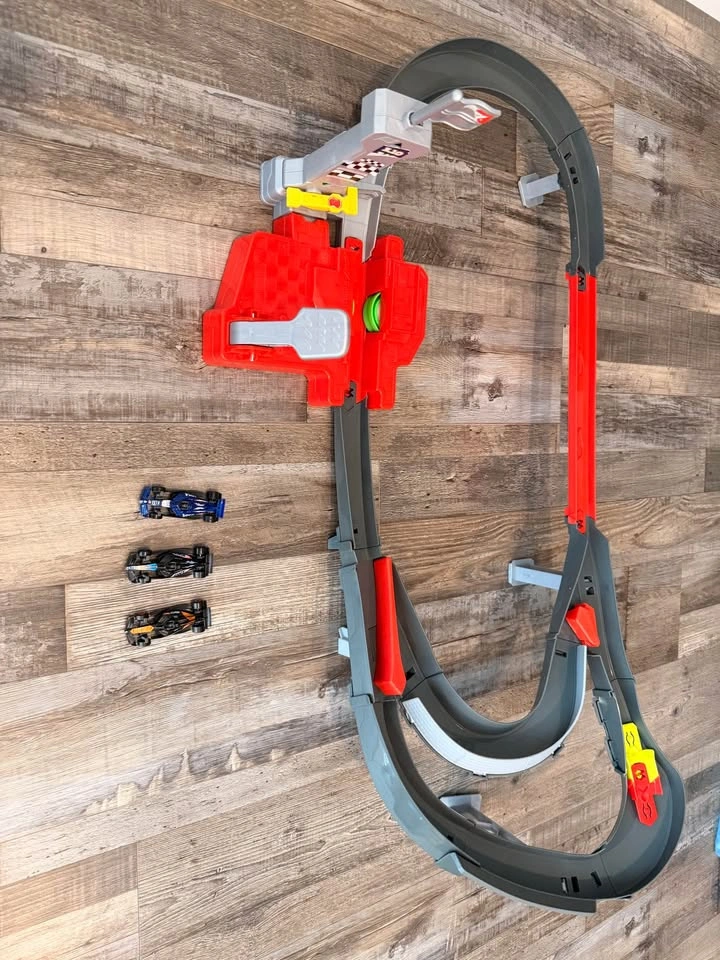 Hot Wheels Formula 1 Sprint Race Circuit Track Set + 3 Cars - photo 2