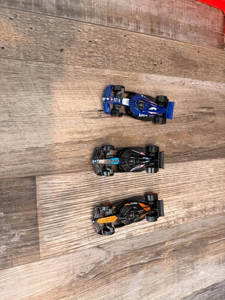 Hot Wheels Formula 1 Sprint Race Circuit Track Set + 3 Cars - photo 3