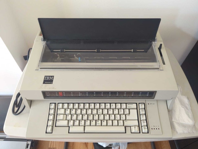 IBM Wheelwriter 3 Typewriter