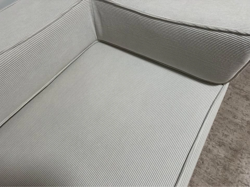 White fold out couch - photo 3