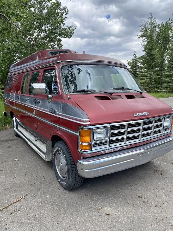 1988 Pleasure Way Camper Van - Dodge B250 - 19'