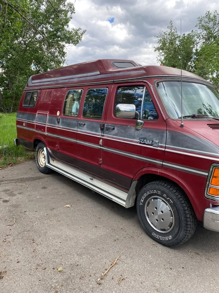 1988 Pleasure Way Camper Van - Dodge B250 - 19' - photo 3