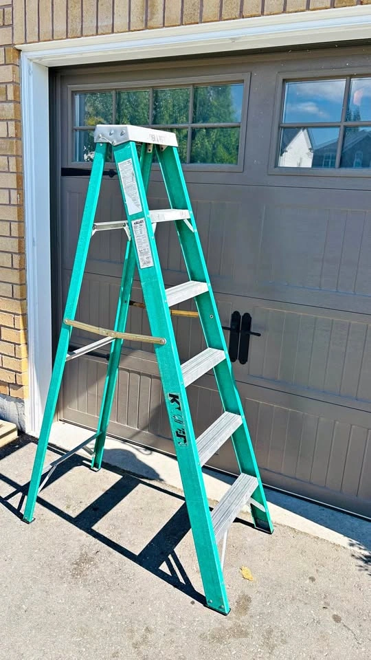 6 Foot Fiberglass Step Ladder