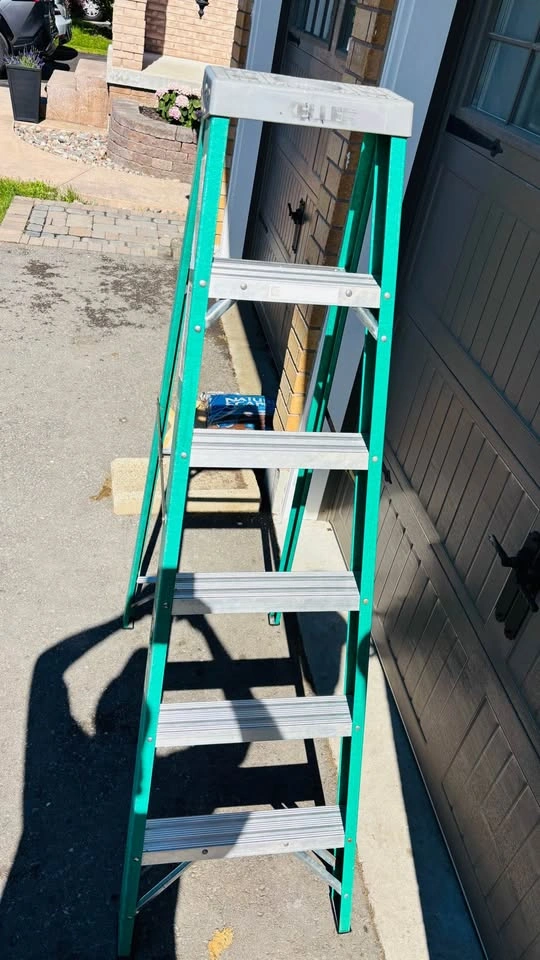 6 Foot Fiberglass Step Ladder - photo 3