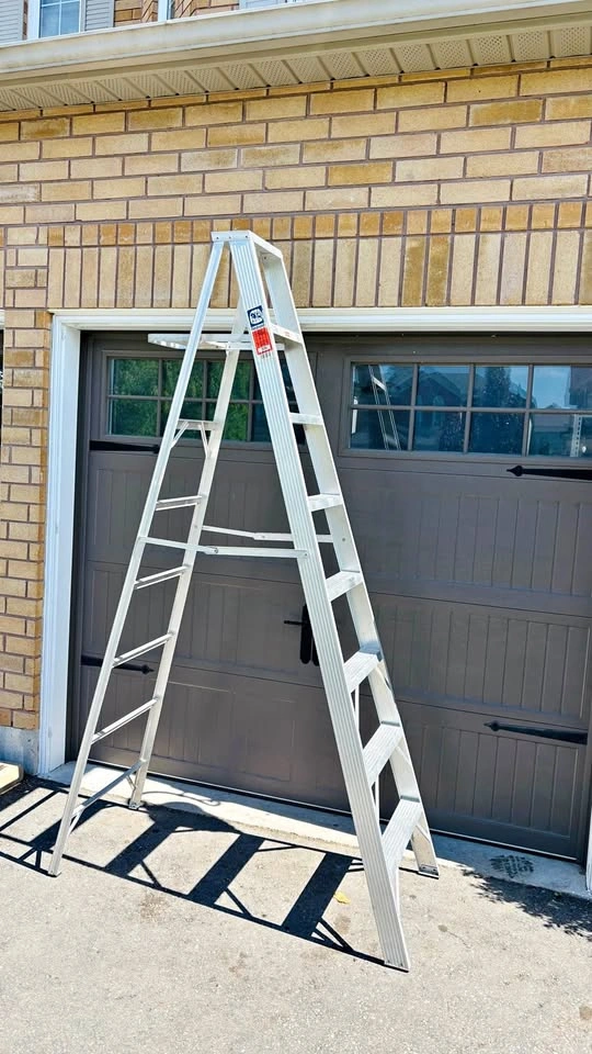 8 Foot Aluminum Step Ladder
