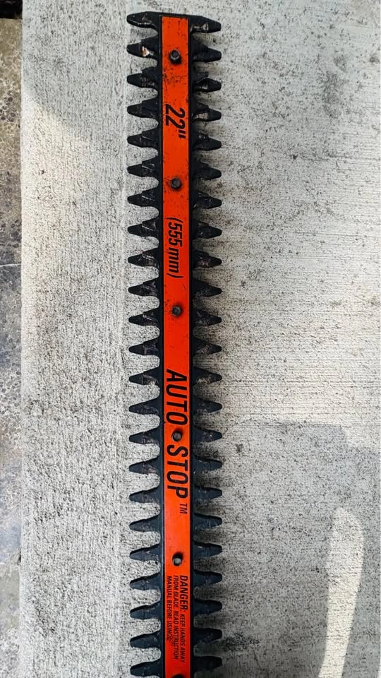 Black&Decker 22 inch Hedge Trimmer (corded electric) - photo 3