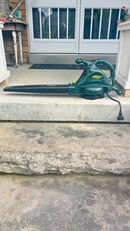 Yardworks Leaf Blower