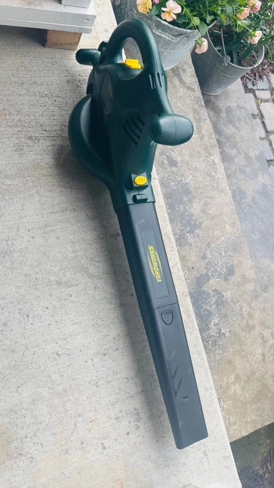 Yardworks Leaf Blower - photo 2