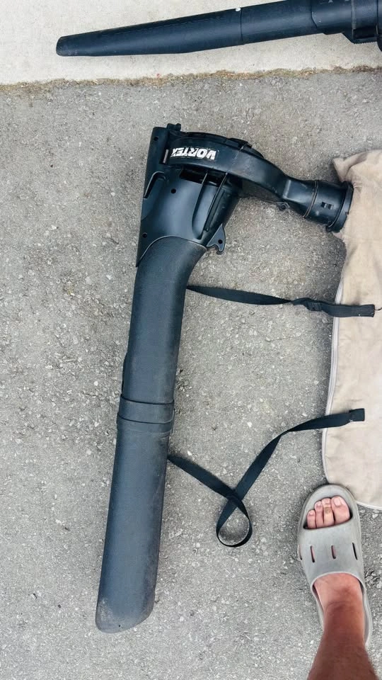 Black&Decker corded electric leaf blower / vacuum - photo 3