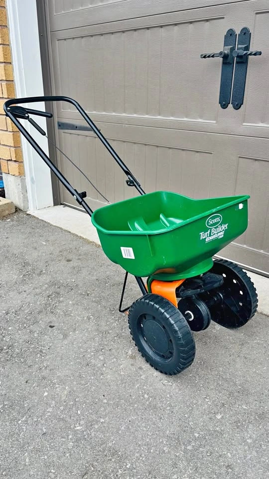 Scott’s Broadcast Spreader