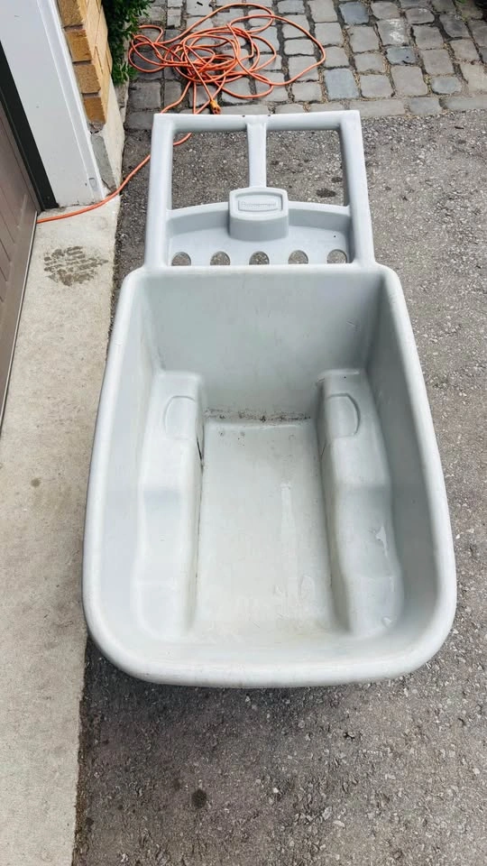 Rubbermaid Poly Garden Cart - photo 3