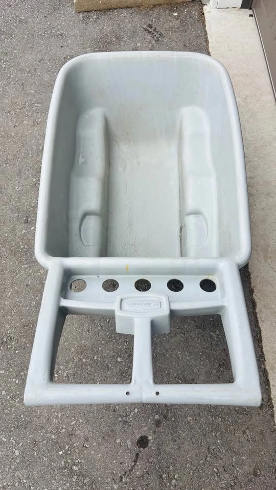 Rubbermaid Poly Garden Cart - photo 4