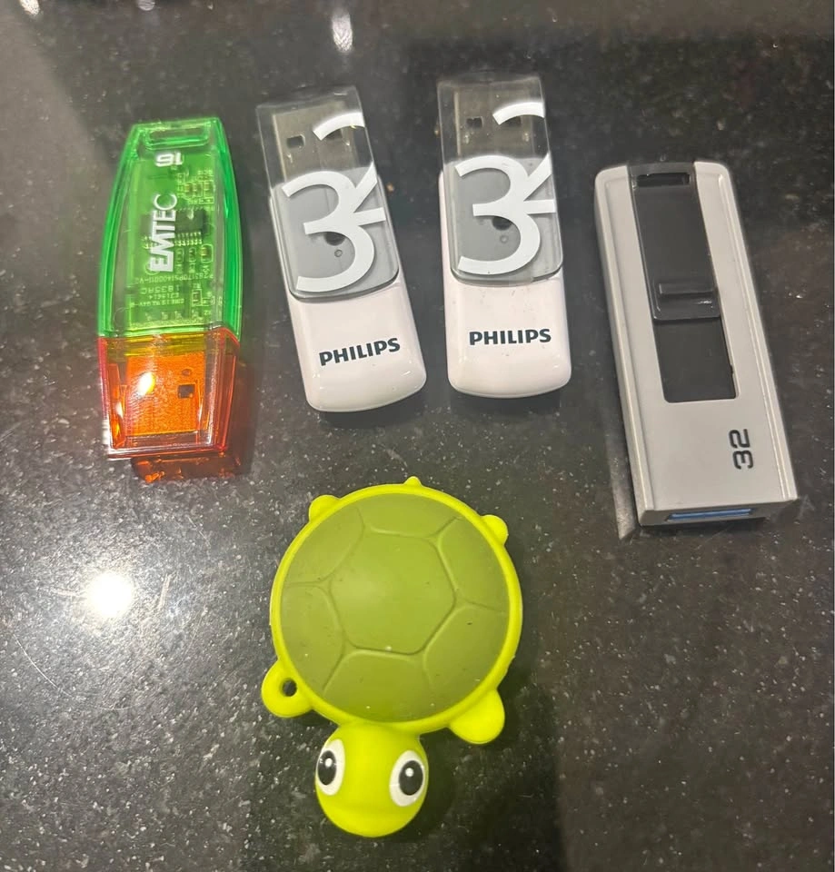 Thumb Drives 8-32Gb