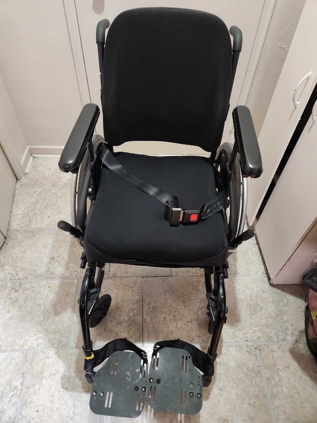 NEW Quickie QX Manual Wheelchair – 18×18 Hemi Frame