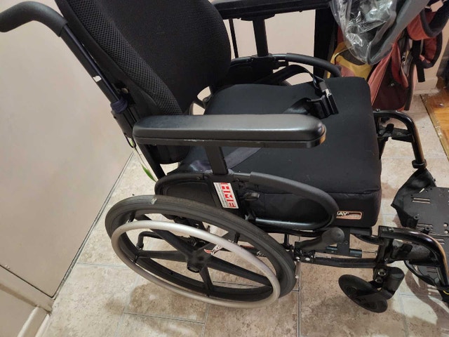 NEW Quickie QX Manual Wheelchair – 18×18 Hemi Frame - photo 2