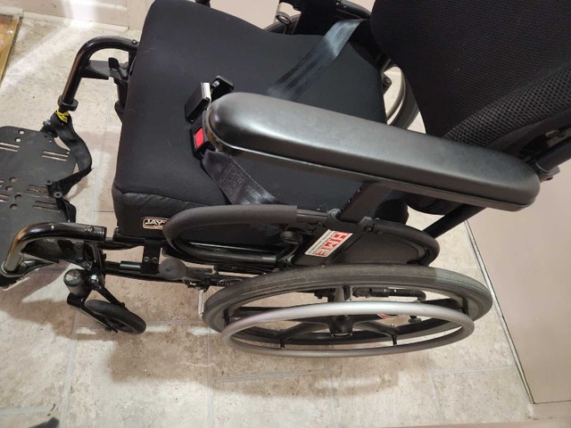 NEW Quickie QX Manual Wheelchair – 18×18 Hemi Frame - photo 3