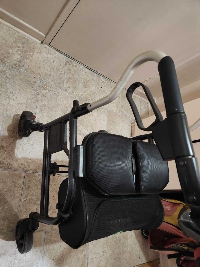 Used Trillium 6 Walker / Rollator - photo 2