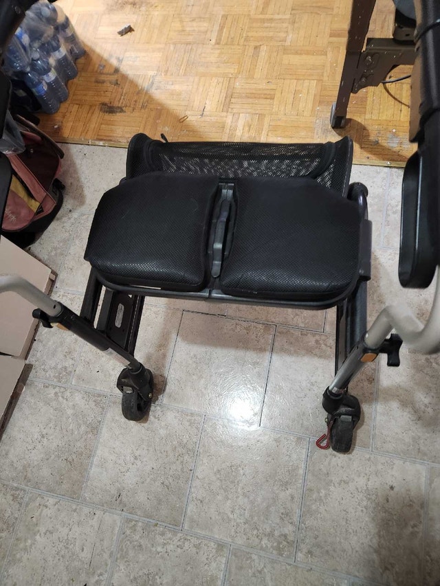 Used Trillium 6 Walker / Rollator - photo 3