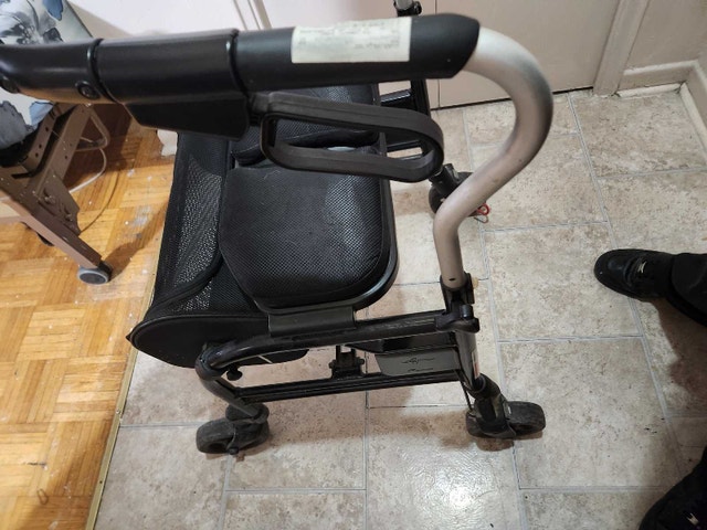 Used Trillium 6 Walker / Rollator - photo 4