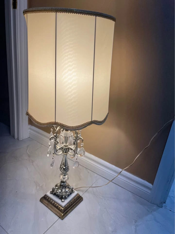 Vintage Hollywood Regency Crystal Candelabra Table Lamp - photo 2