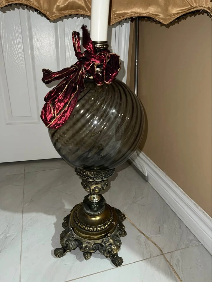 Vintage Mid-Century Hollywood Regency Glass Table Lamp - photo 3