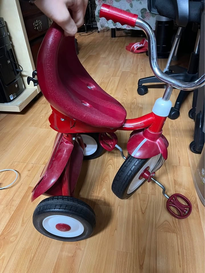 Radio Flyer "Ready to Ride" Folding Toddler Tricycle - photo 3