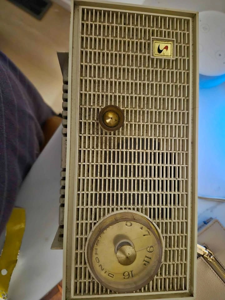 Symphonic Radio Model AT19