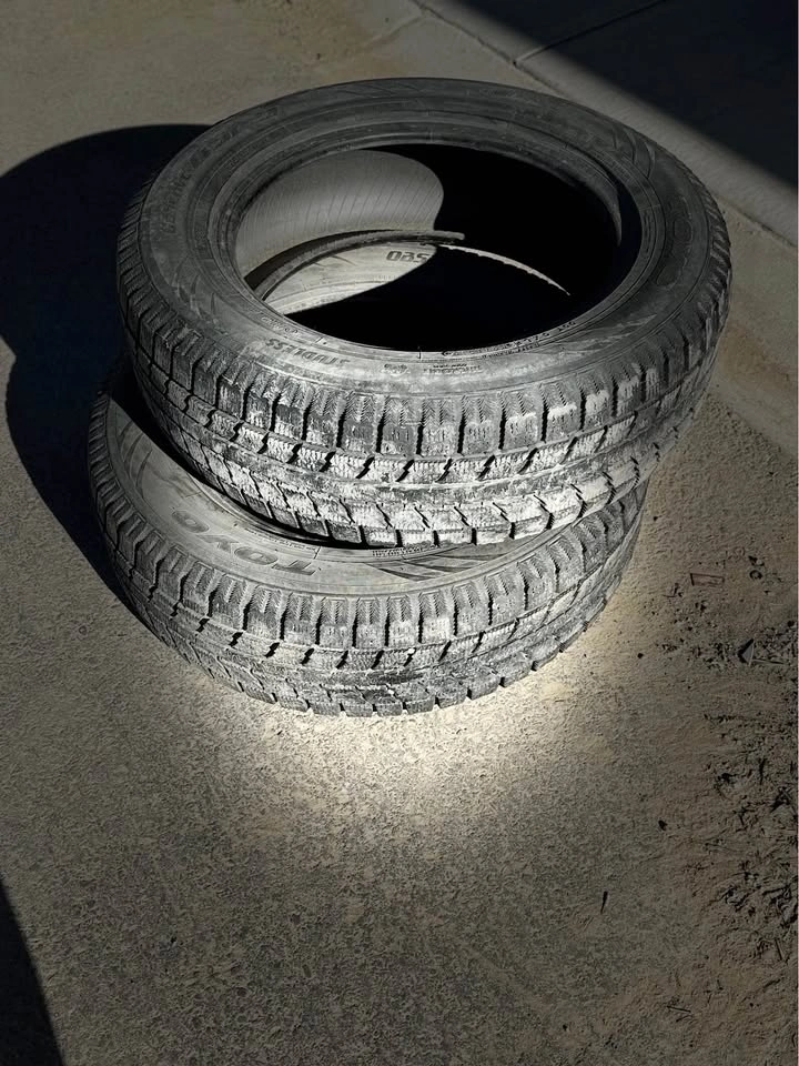 2x Toyo Observe GSi-5 Winter Tires – P215/65R17 (Tread: 6/32") - photo 3