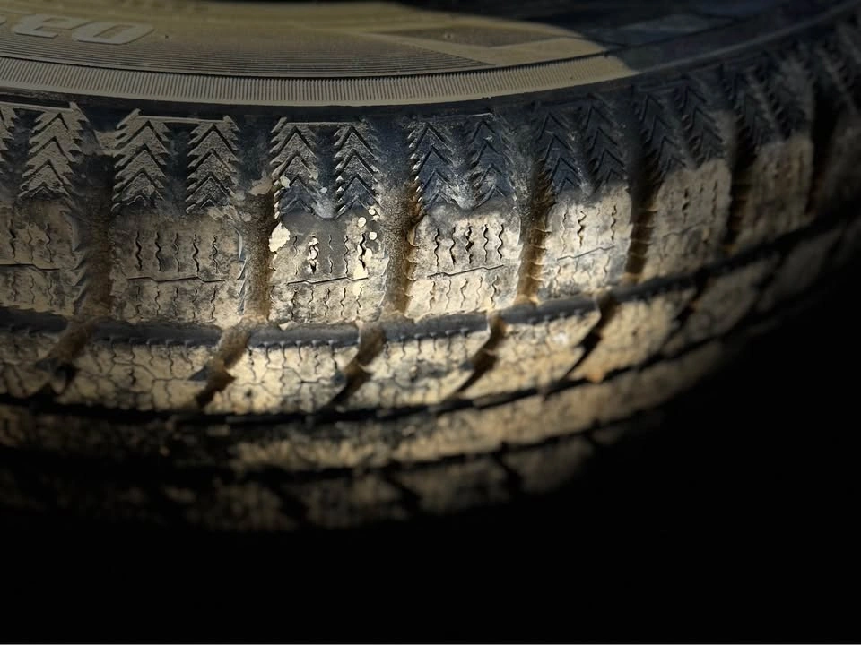 2x Toyo Observe GSi-5 Winter Tires – P215/65R17 (Tread: 6/32") - photo 4