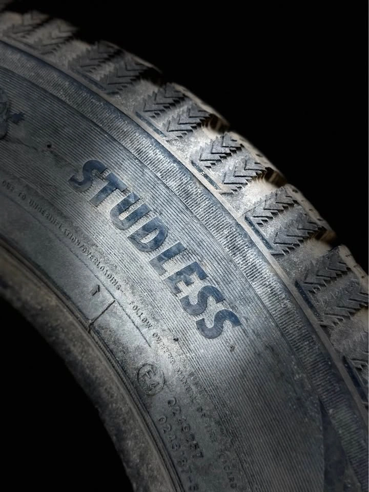 2x Toyo Observe GSi-5 Winter Tires – P215/65R17 (Tread: 6/32") - photo 5