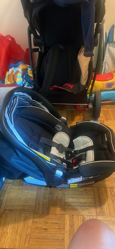 Graco Snugride Car seat +base - photo 3
