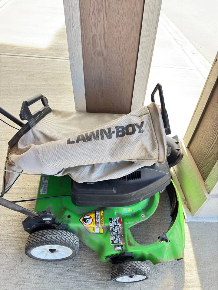 Lawn-Boy 2-Cycle Mower & Bag - High Value Parts or Easy Fix - photo 2