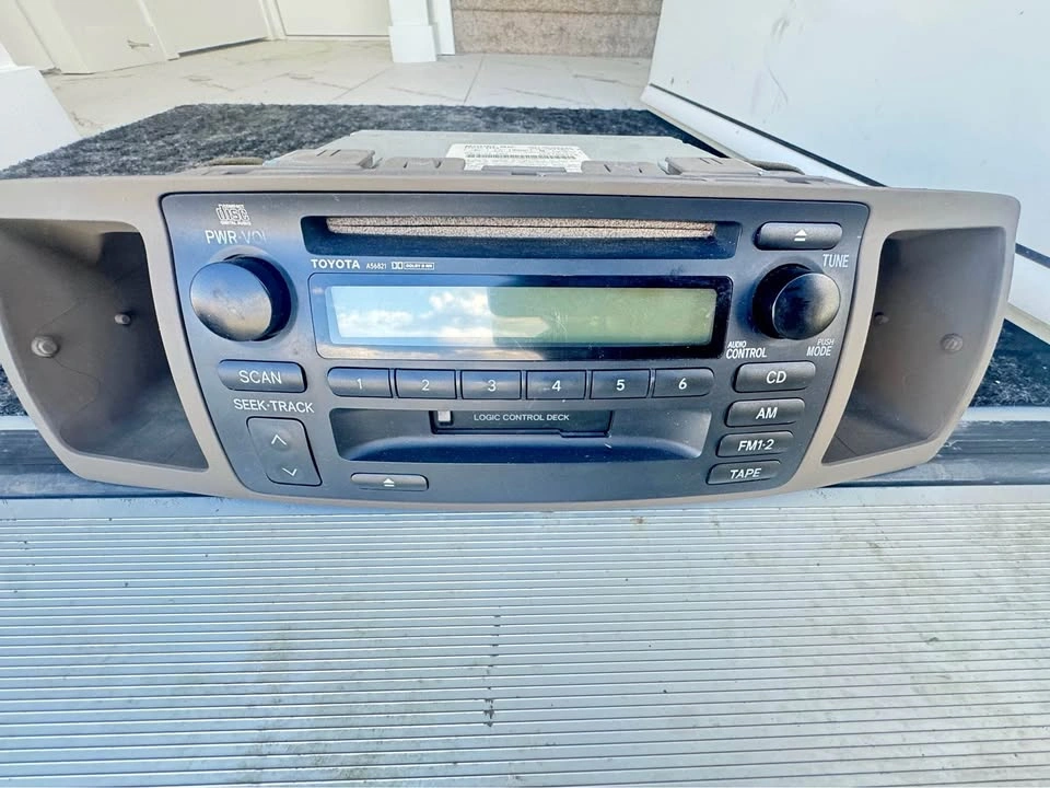 2003 Toyota Corolla Factory Radio – CD & Cassette – Works Perfec