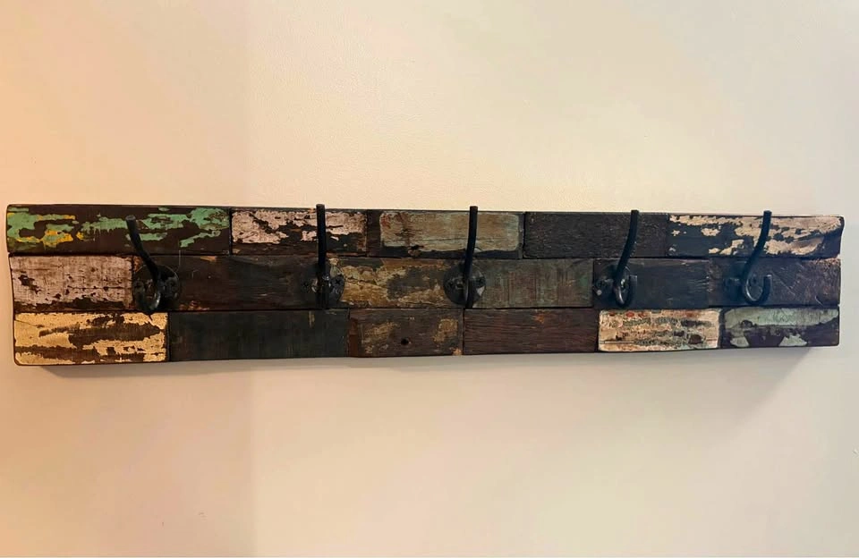 Reclaimed Wood Wall-Mounted Coat Rack with 5 Hooks
