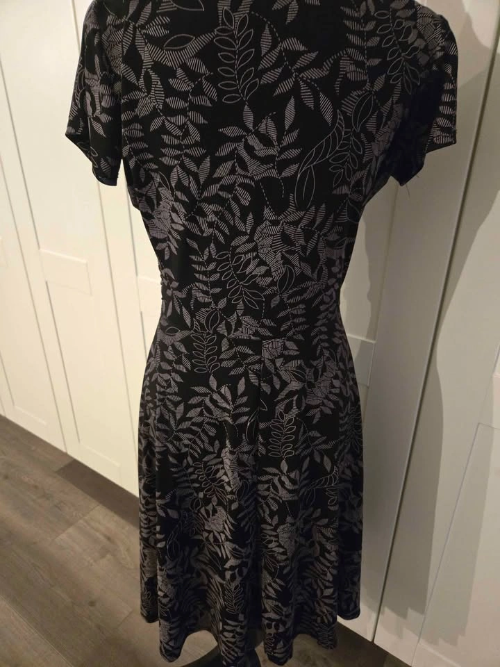Black patterned wrap dress - photo 4