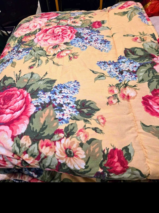 Reversible Floral and Plaid Comforter