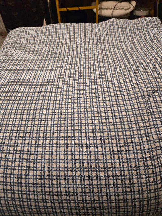 Reversible Floral and Plaid Comforter - photo 2