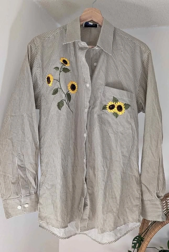 🌻Embroidered Sunflower Brown Gingham Button Up 🌻