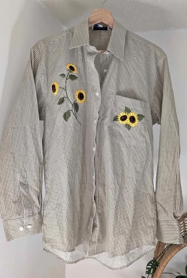 🌻Embroidered Sunflower Brown Gingham Button Up 🌻