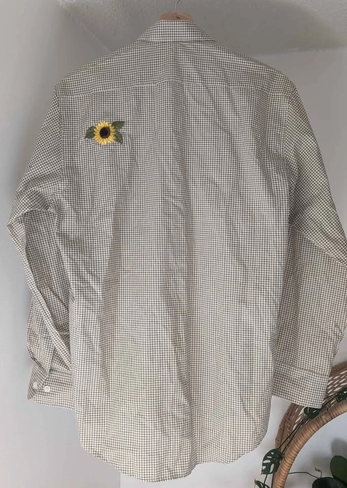 🌻Embroidered Sunflower Brown Gingham Button Up 🌻 - photo 2