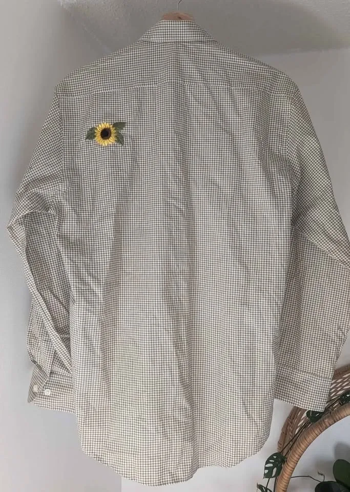🌻Embroidered Sunflower Brown Gingham Button Up 🌻 - photo 2