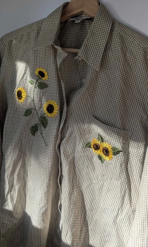 🌻Embroidered Sunflower Brown Gingham Button Up 🌻 - photo 4