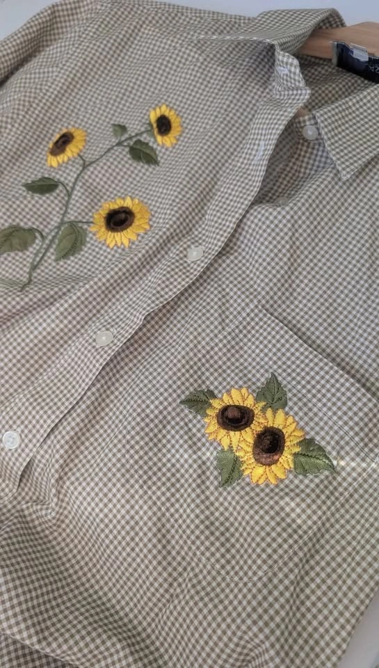 🌻Embroidered Sunflower Brown Gingham Button Up 🌻 - photo 5