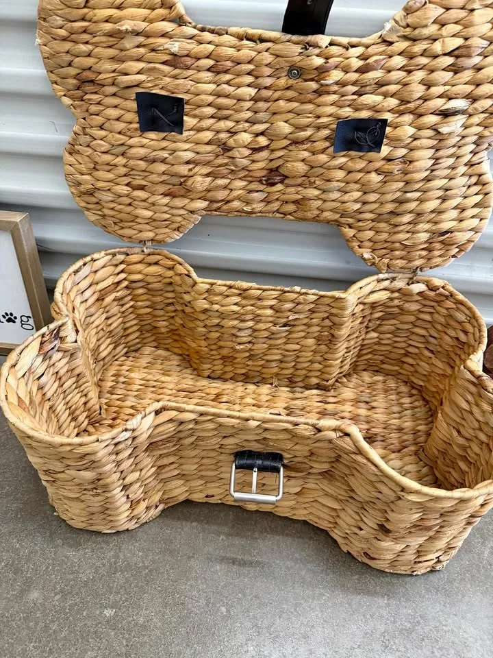 Dog/Pet Decor Bundle – Excellent Condition