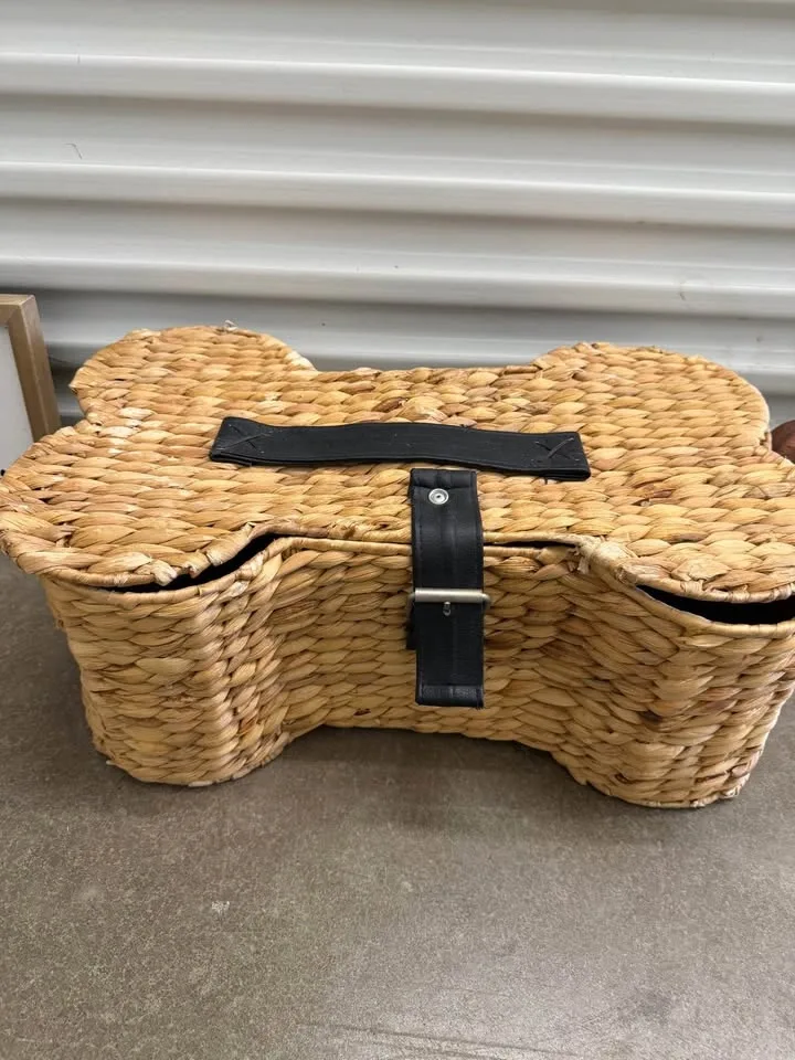 Dog/Pet Decor Bundle – Excellent Condition - photo 2
