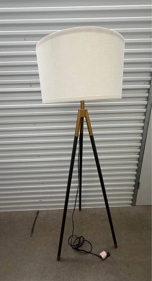 Tripod modern lamp - photo 2