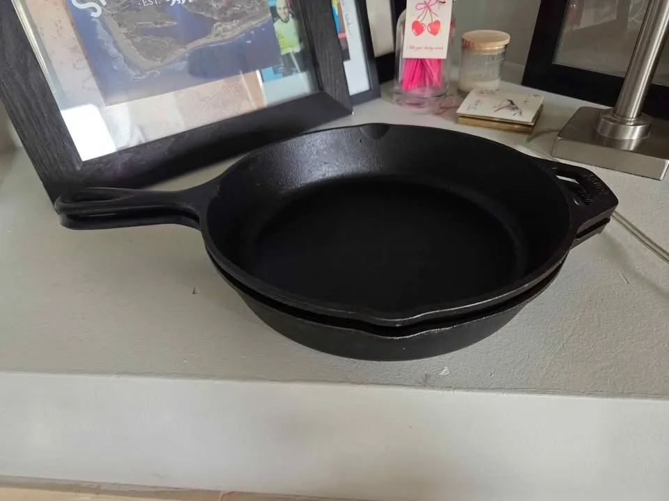2 lodge cast iron pans - photo 2